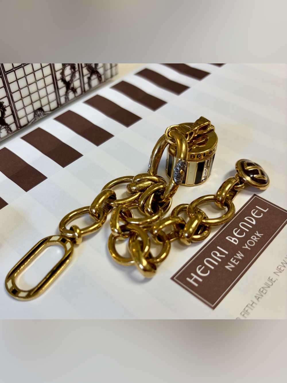 FULL INCLUSION NWOT HENRI BENDEL Iconic N.Y. Hat Box Gold-Tone Bracelet - Picture 9 of 14